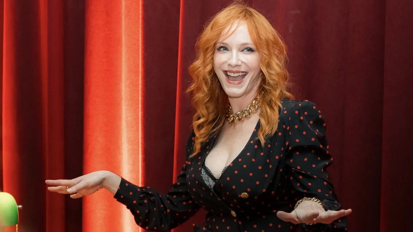Christina Hendricks, DJ accidental, atrage fani în file