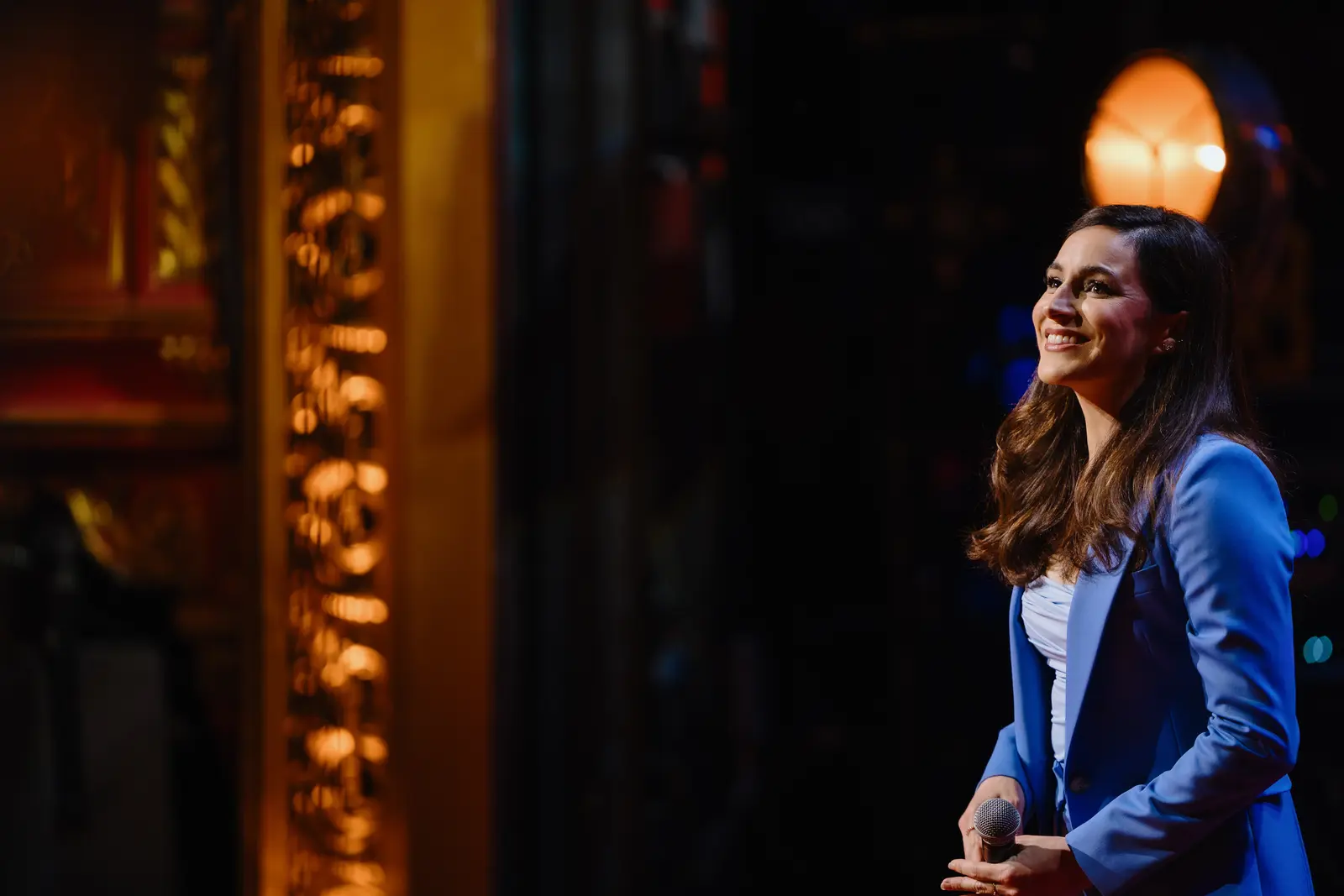 Janine Harouni lansează stand-up-ul 'Man’oushe': râsul prin lacrimi și identitate