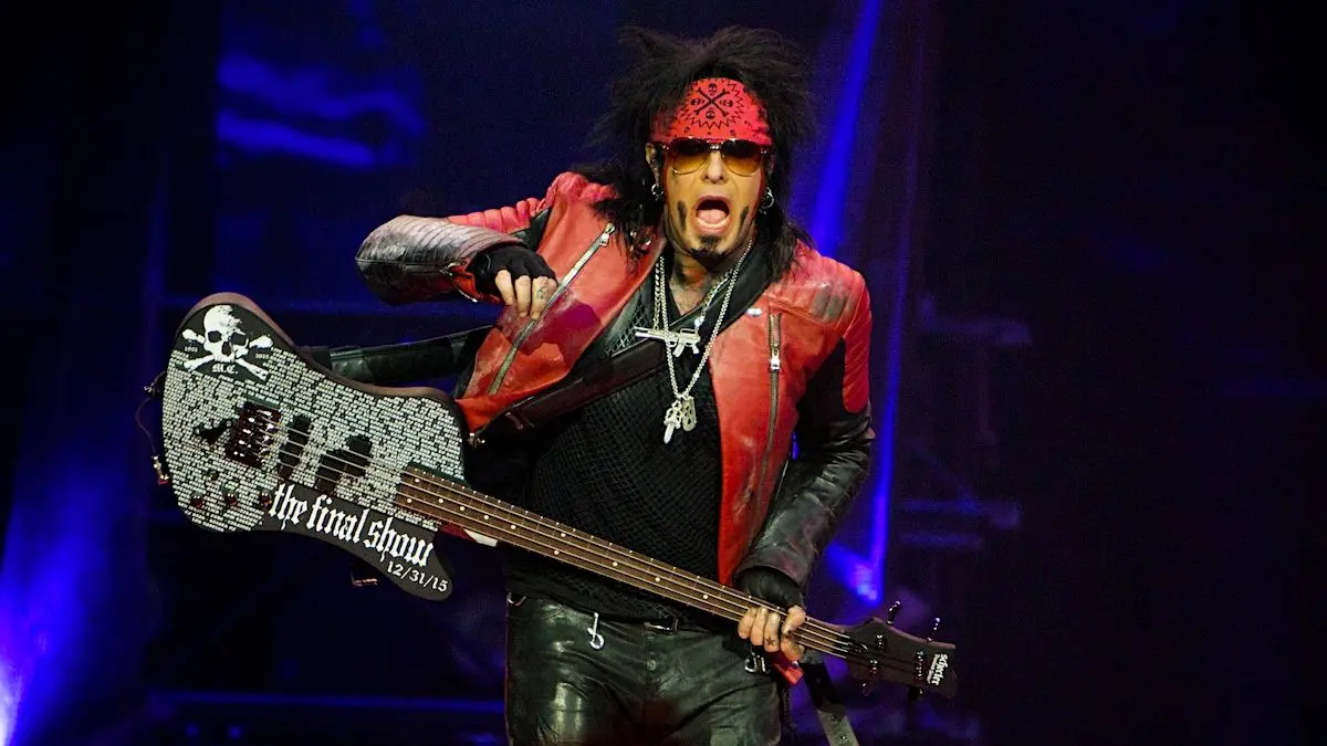 Nikki Sixx: „Am cântat la bas pe toate albumele Mötley Crüe
