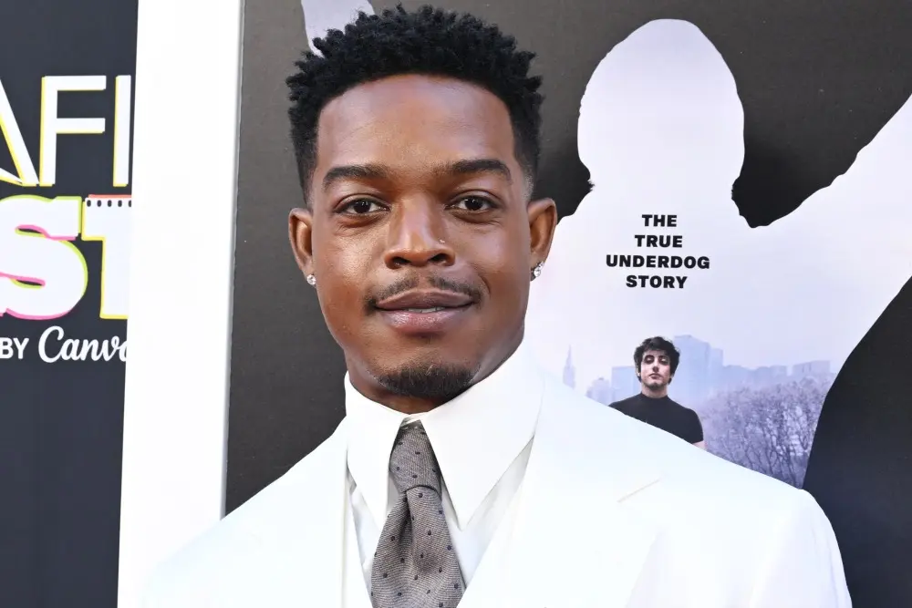 Stephan James omagiază prietenul său decedat cu o ținută simbolică