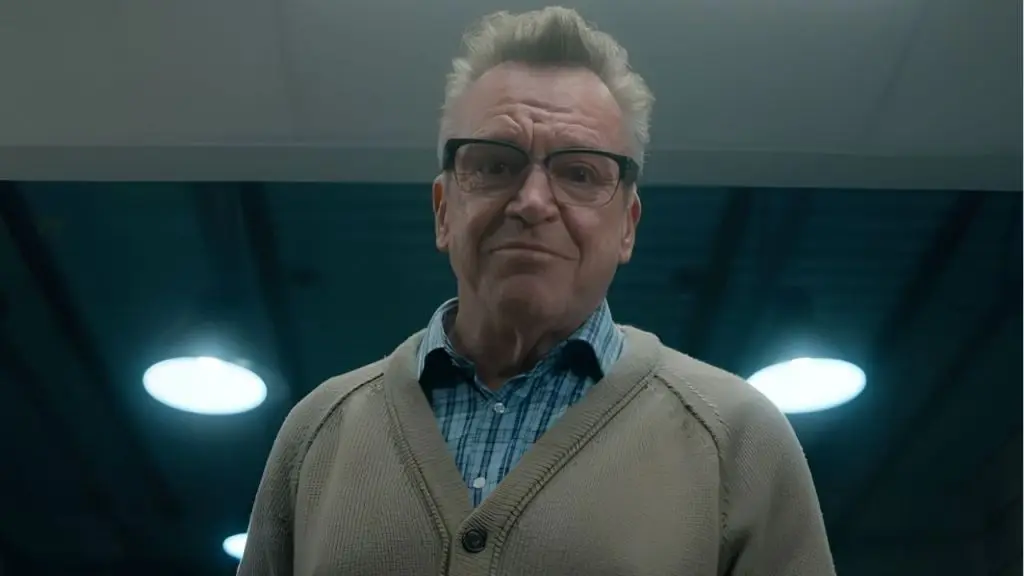 Tom Arnold susține că Chuck Lorre i-a sabotat cariera în culisele serialului „Roseanne